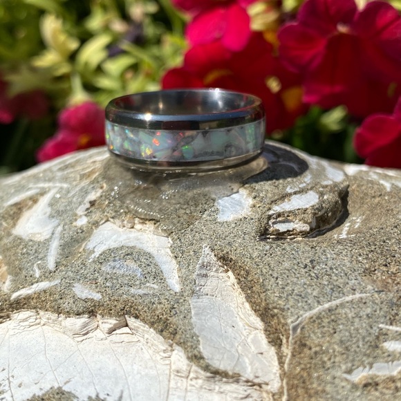 White Fire opal and glowstone ring - Picture 4 of 4